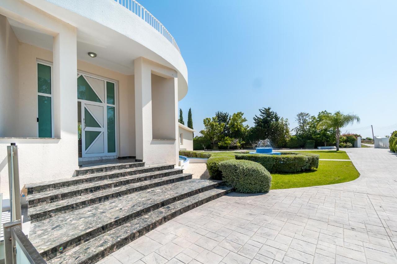 Villa Amelia By Ezoria Villas ペルボニア エクステリア 写真