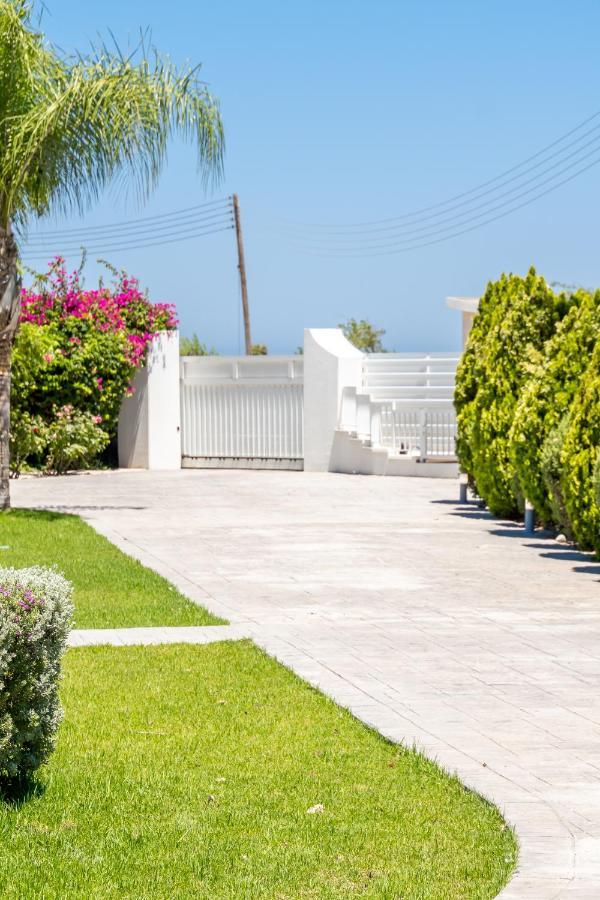 Villa Amelia By Ezoria Villas ペルボニア エクステリア 写真